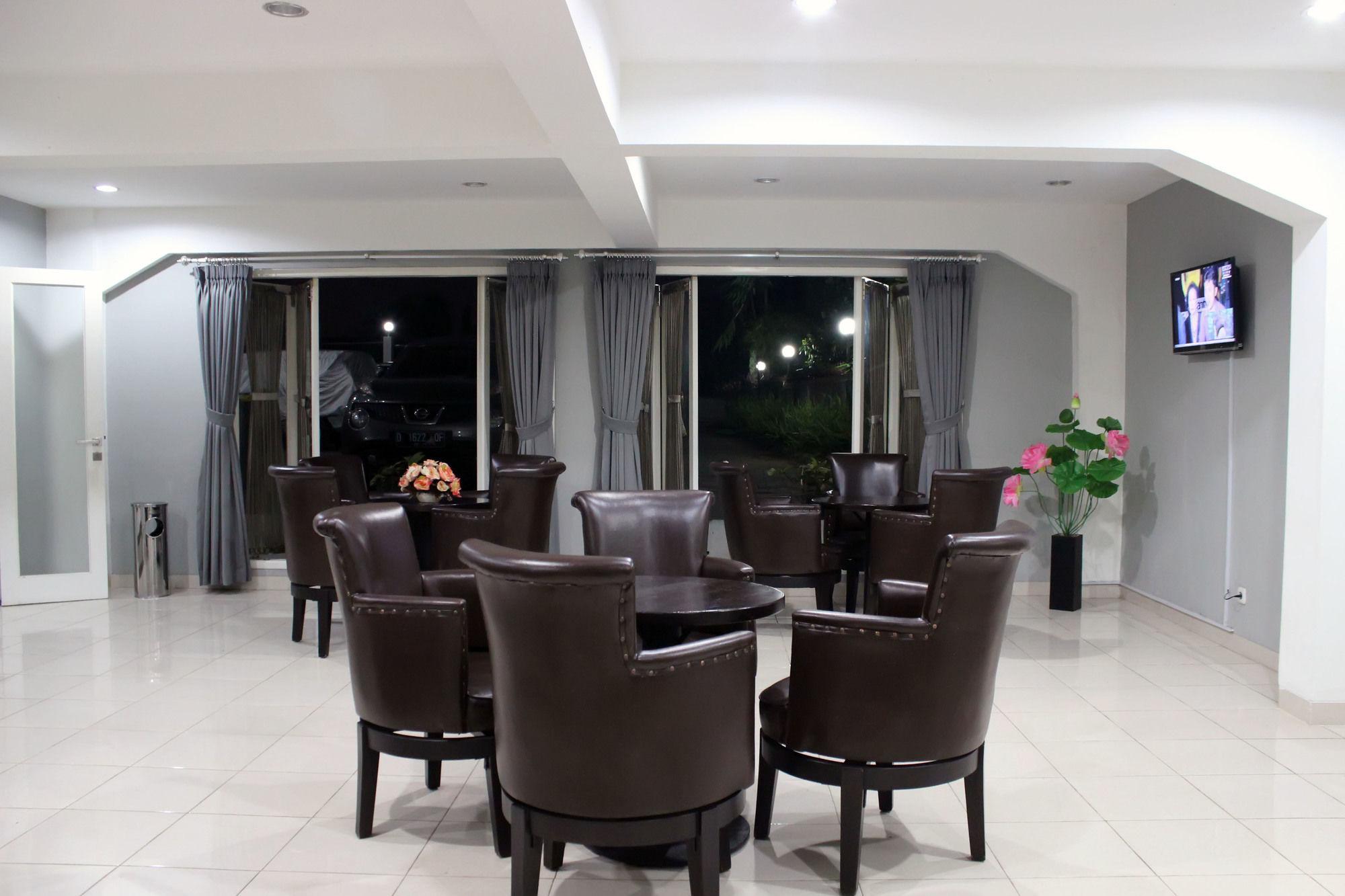 Super Oyo Collection O 92277 Setra Priangan 3*