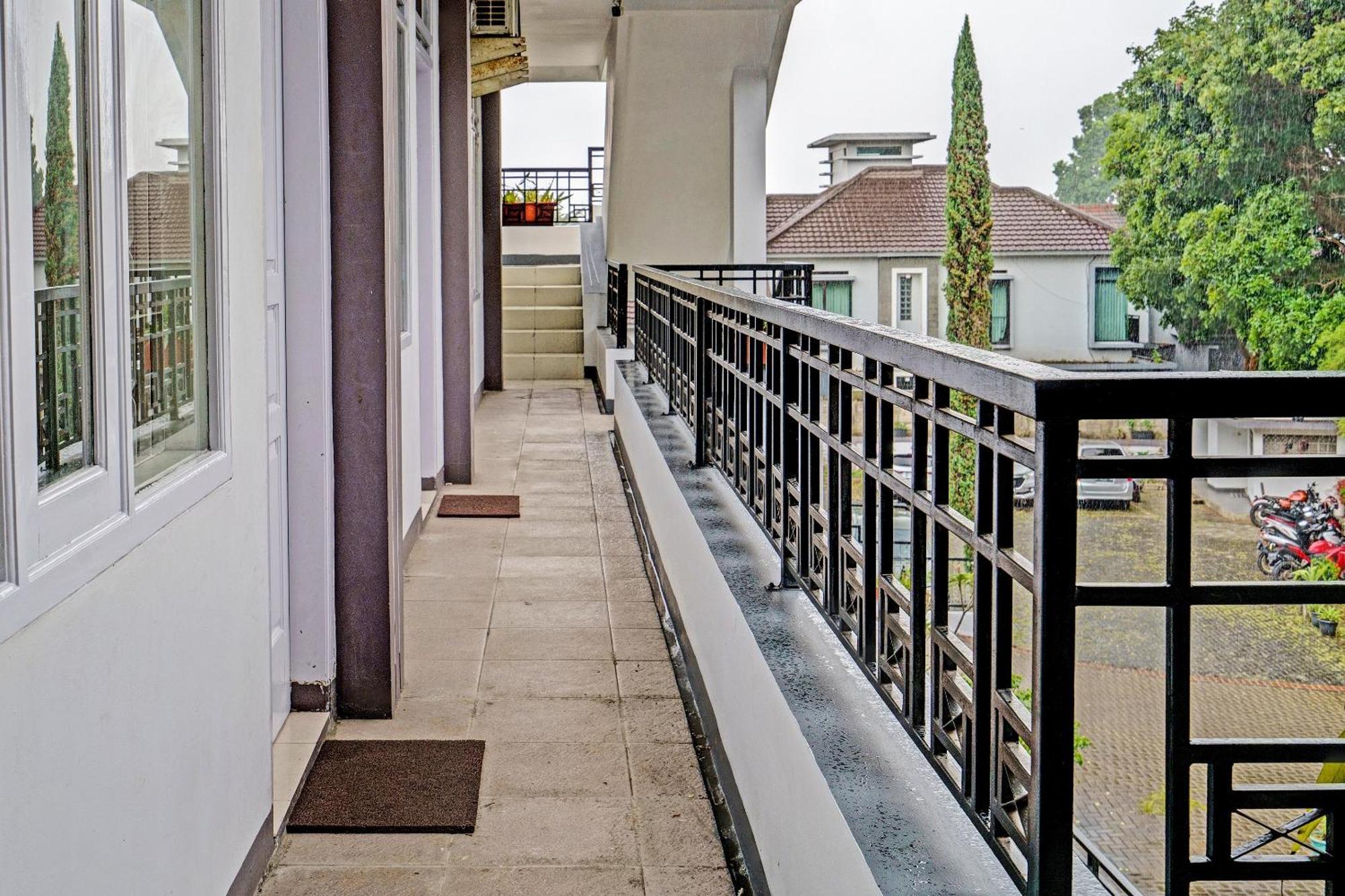 Super Oyo Collection O 92277 Setra Priangan 3* Bandung