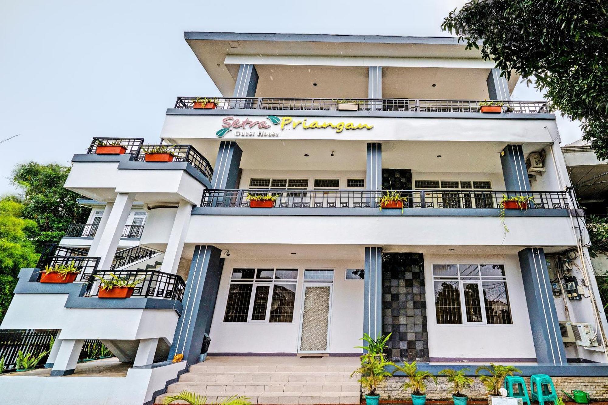 Hotel Super Oyo Collection O 92277 Setra Priangan