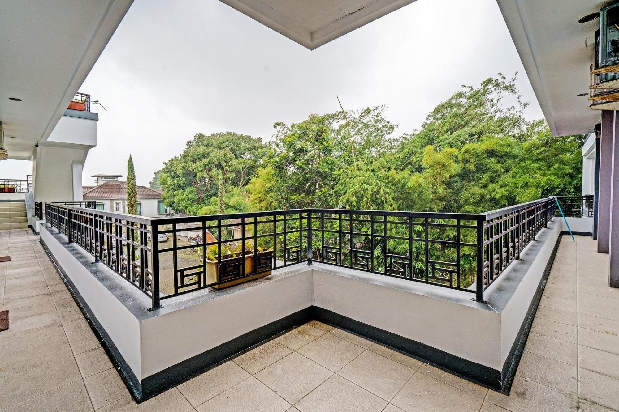 Super Oyo Collection O 92277 Setra Priangan Hotel
