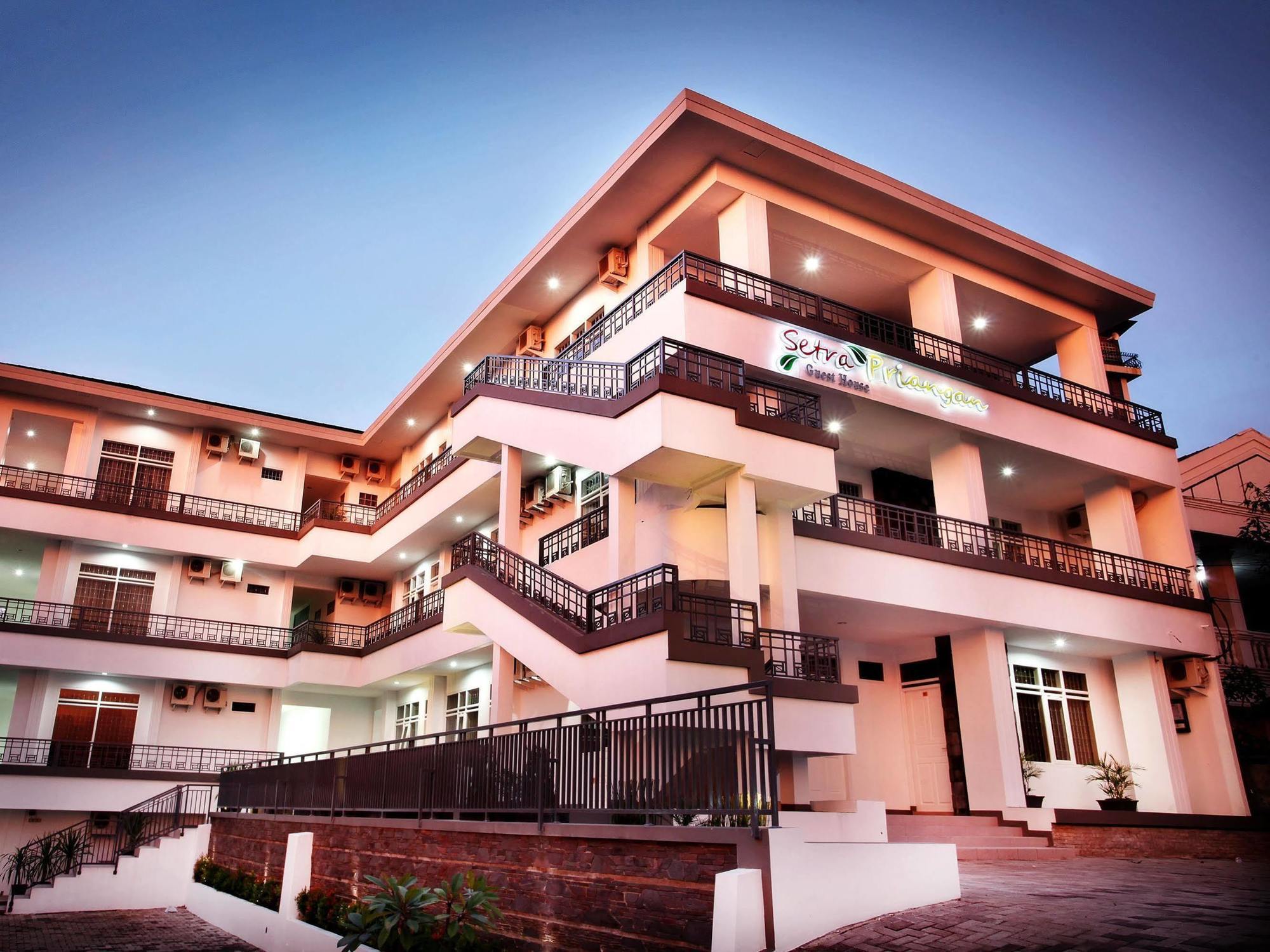 Hotel Super Oyo Collection O 92277 Setra Priangan